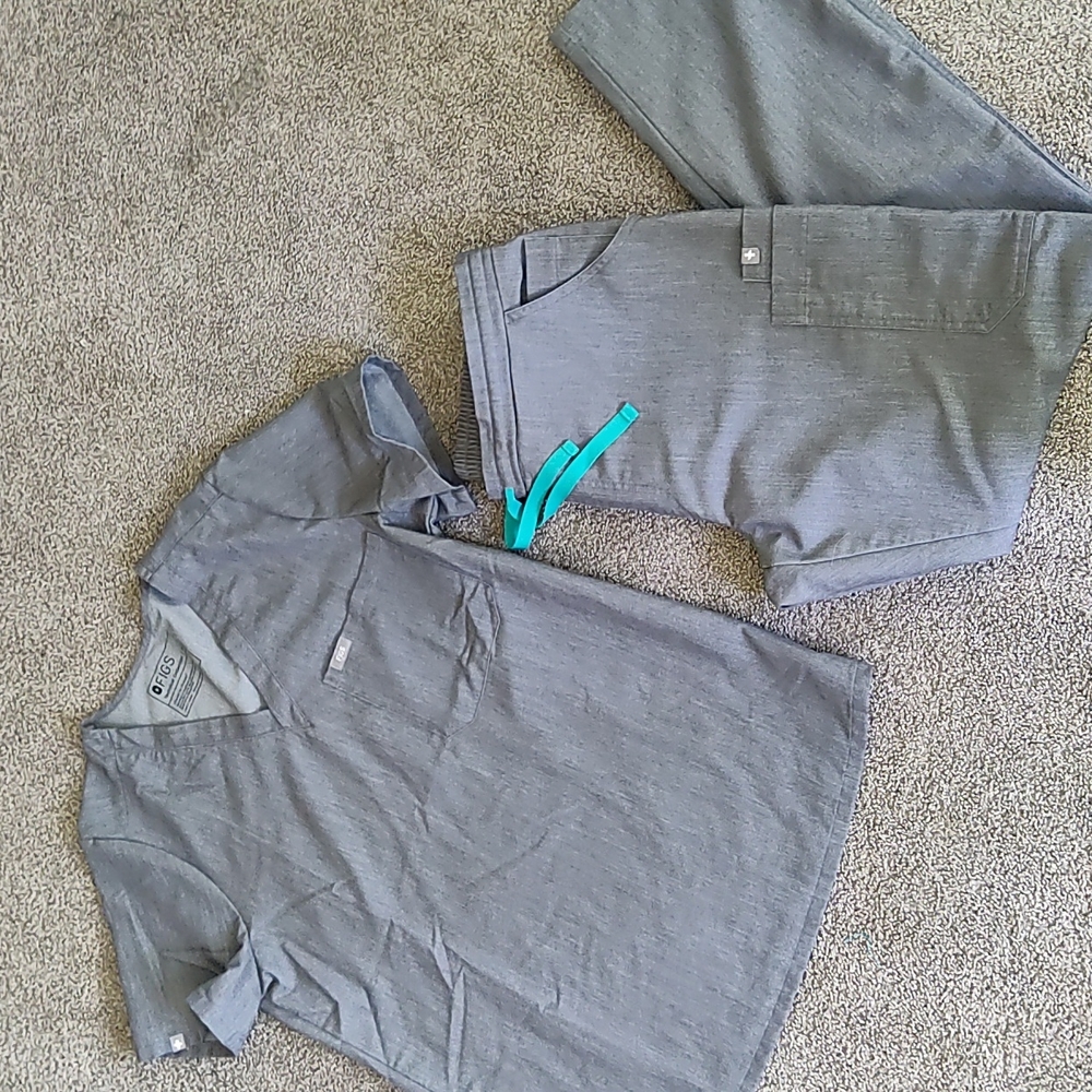 Figs Yola pant and top scrub set